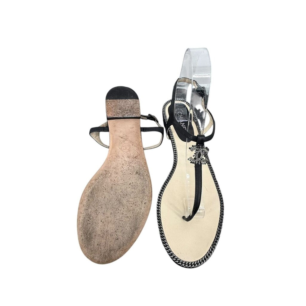 CC Logo Chain Thong Sandal