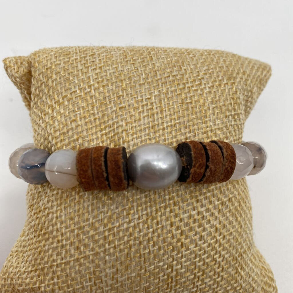 Milk Agate Suede Disc & Grey Pearl / JD4