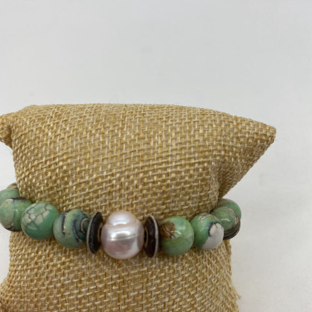 Light Green Banded Agate Bone & Pearl / JD4