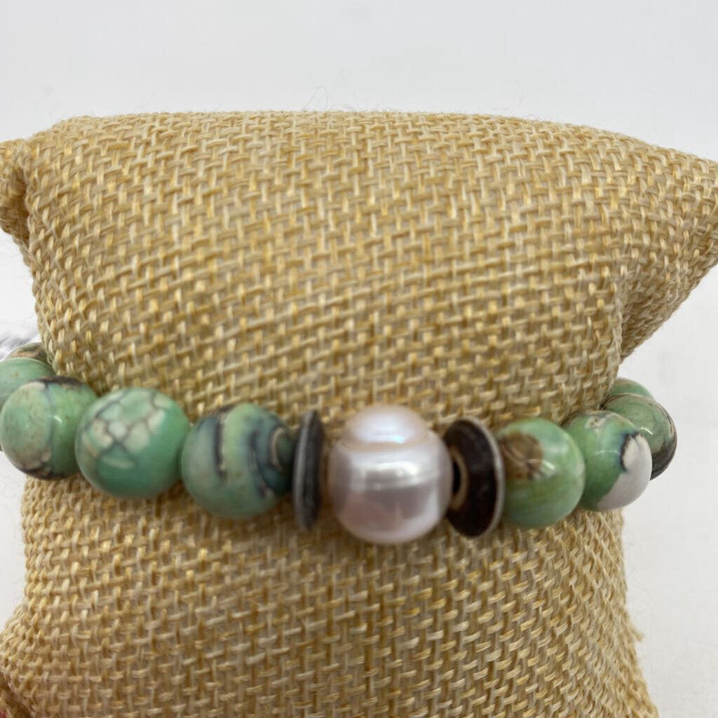 Light Green Banded Agate Bone & Pearl / JD4