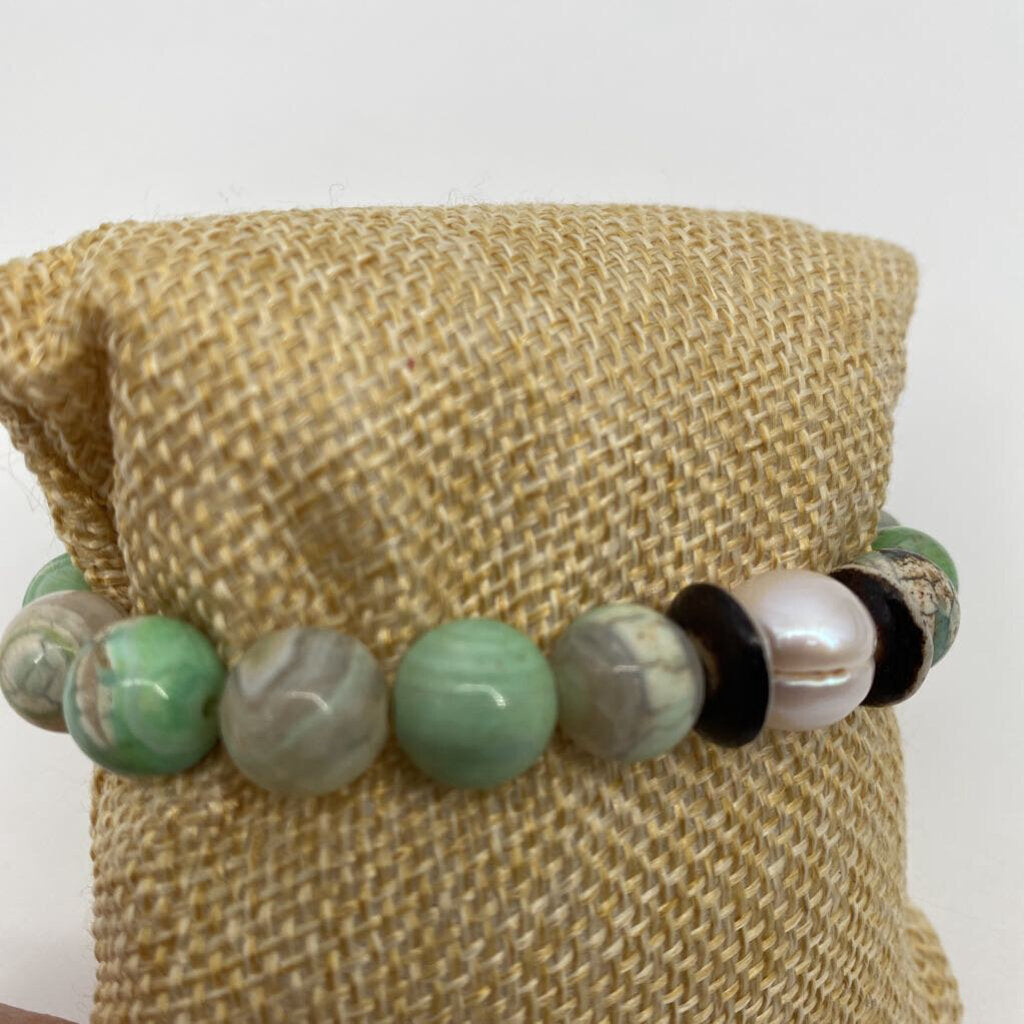 Light Green Banded Agate Bone & Pearl / JD4