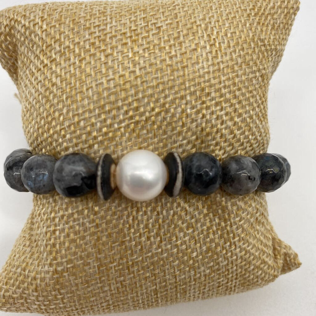 Black Labradorite Bone & Pearl / JD4