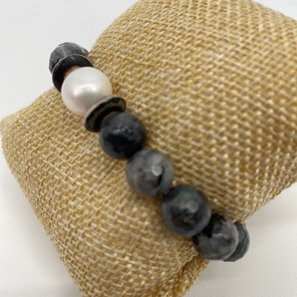 Black Labradorite Bone & Pearl / JD4