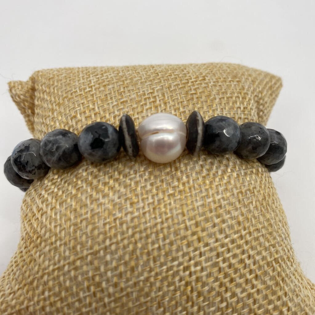 Black Labradorite Bone & Pearl / JD4