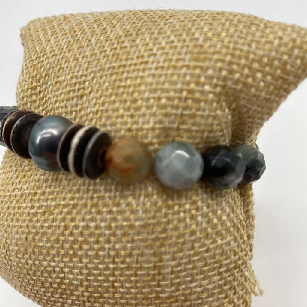 Earth Opal Bone & Peacock Pearl / JD4