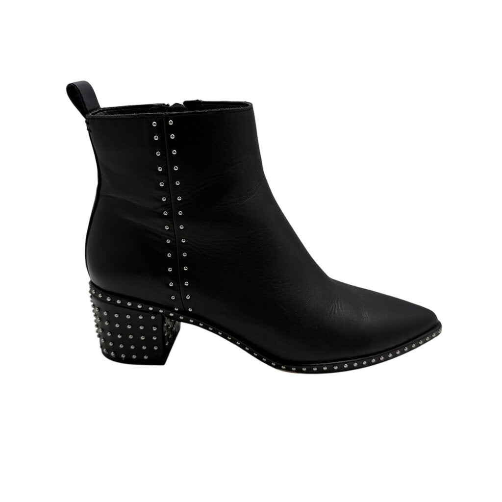 Studded Zip Almond Toe * as is / IA5