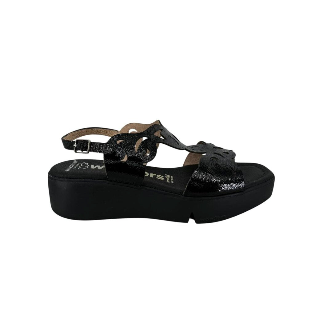 Floral Patent Leather Extralight Sandal