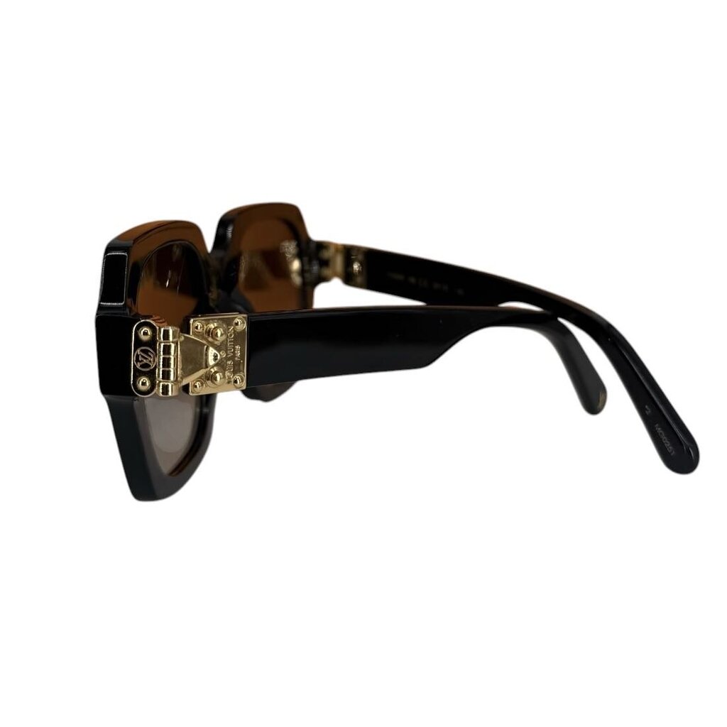 Oversized Cat-Eye Squoval Black Logo Louis Vuitton Western Fit Sunglasses