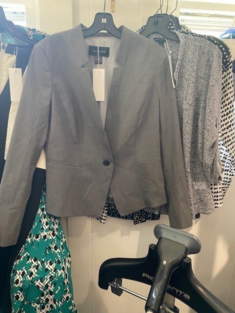 One Button Collarless