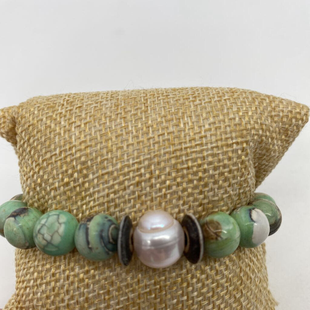 Light Green Banded Agate Bone & Pearl / JD4