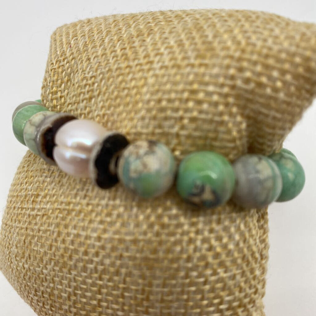Light Green Banded Agate Bone & Pearl / JD4
