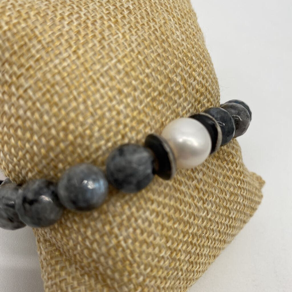 Black Labradorite Bone & Pearl / JD4