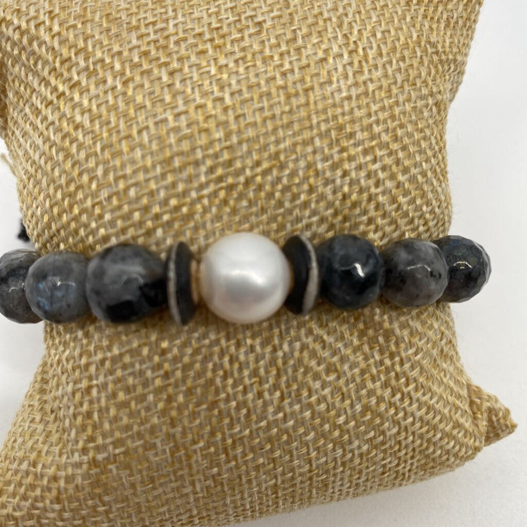 Black Labradorite Bone & Pearl / JD4