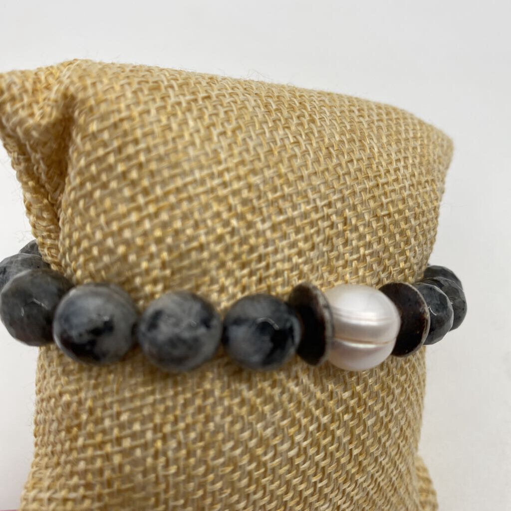 Black Labradorite Bone & Pearl / JD4