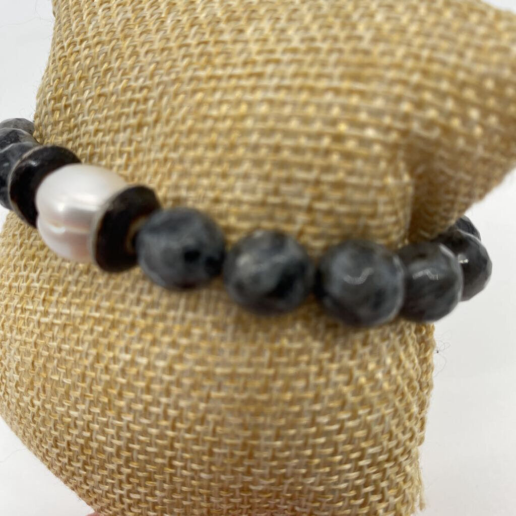 Black Labradorite Bone & Pearl / JD4