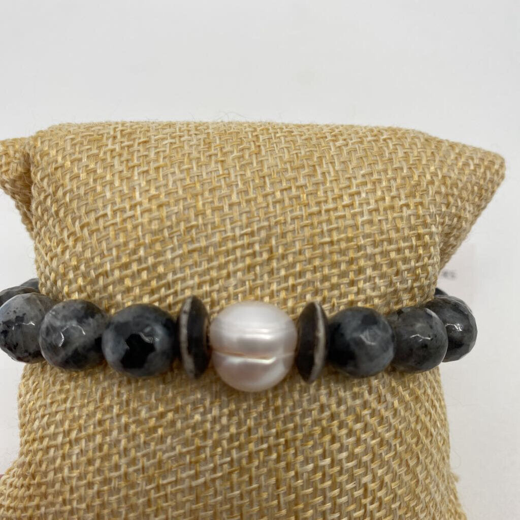 Black Labradorite Bone & Pearl / JD4