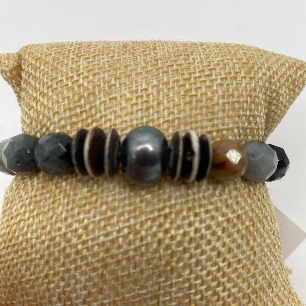 Earth Opal Bone & Peacock Pearl / JD4