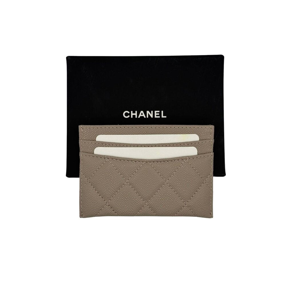 Interlocking C's Caviar Quilted Card Holder / XHD6