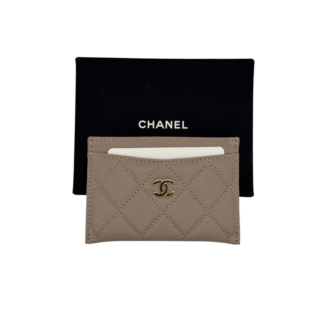 Interlocking C's Caviar Quilted Card Holder / XHD6