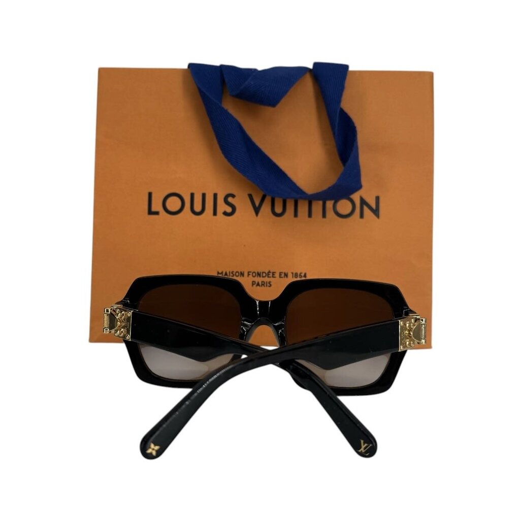 Oversized Cat-Eye Squoval Black Logo Louis Vuitton Western Fit Sunglasses
